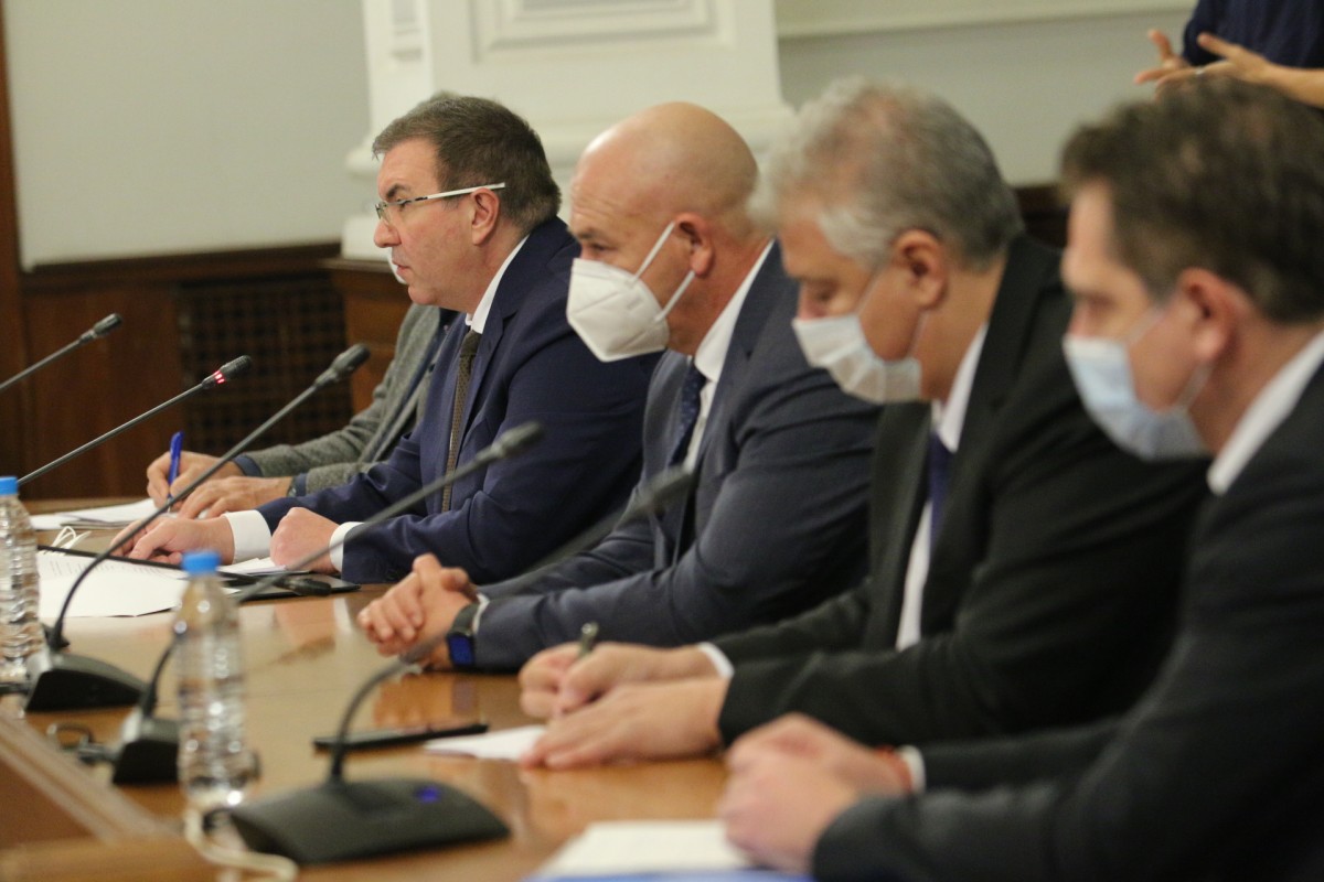 Предлагат удължаване на мерките до 31 януари с някои изключения