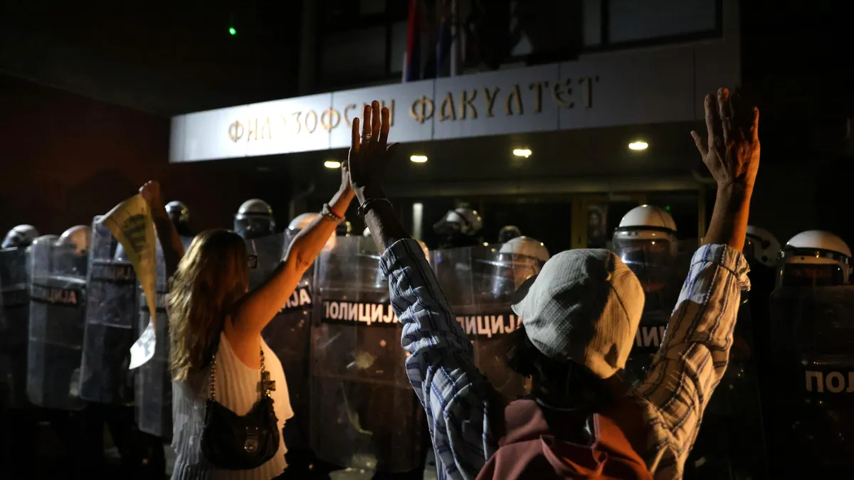 Нова вечер на протести в цяла Сърбия