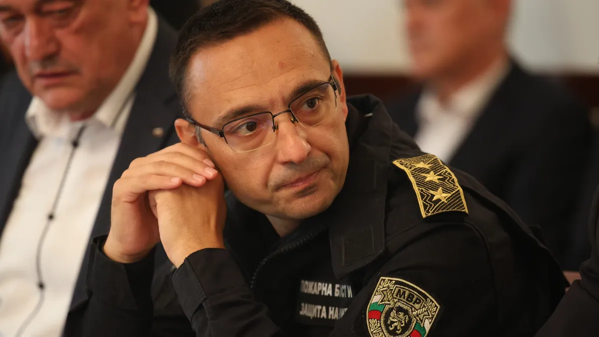 Нови автомобили и пикапи за гасене на горски пожари очаква Пожарната
