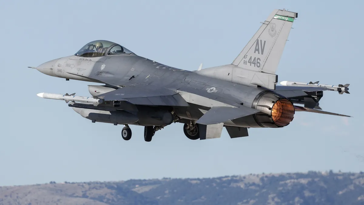 Нови оръжия за изтребителите F-16 и F-35 на гръцките военновъздушни сили за над 1 млрд. евро