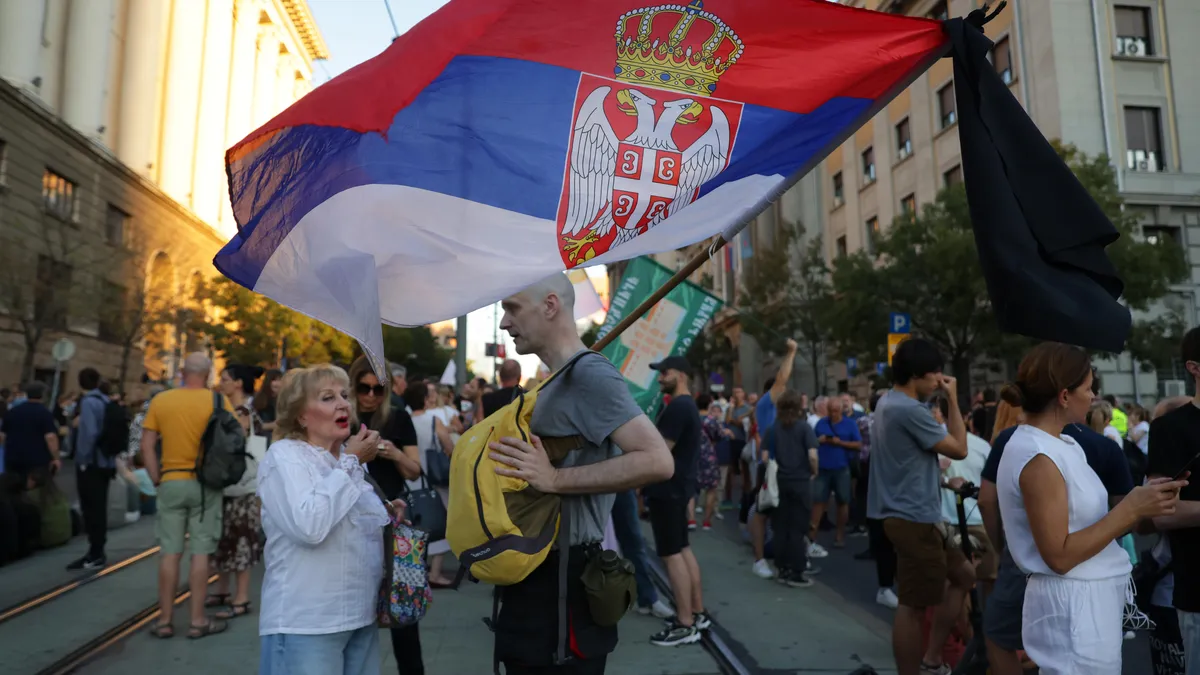 „Нойе Цюрхер Цайтунг“: В Сърбия почти всеки дени има протести срещу режима на Вучич