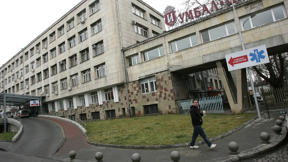 Няма опасност за настанения в ИСУЛ мъж, паднал от скеле. Работникът е неосигурен