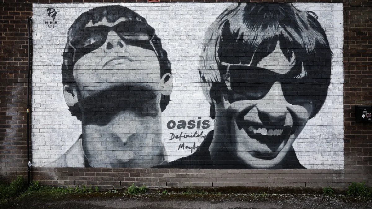 Oasis оглавиха британските класации след еуфорията от завръщането им