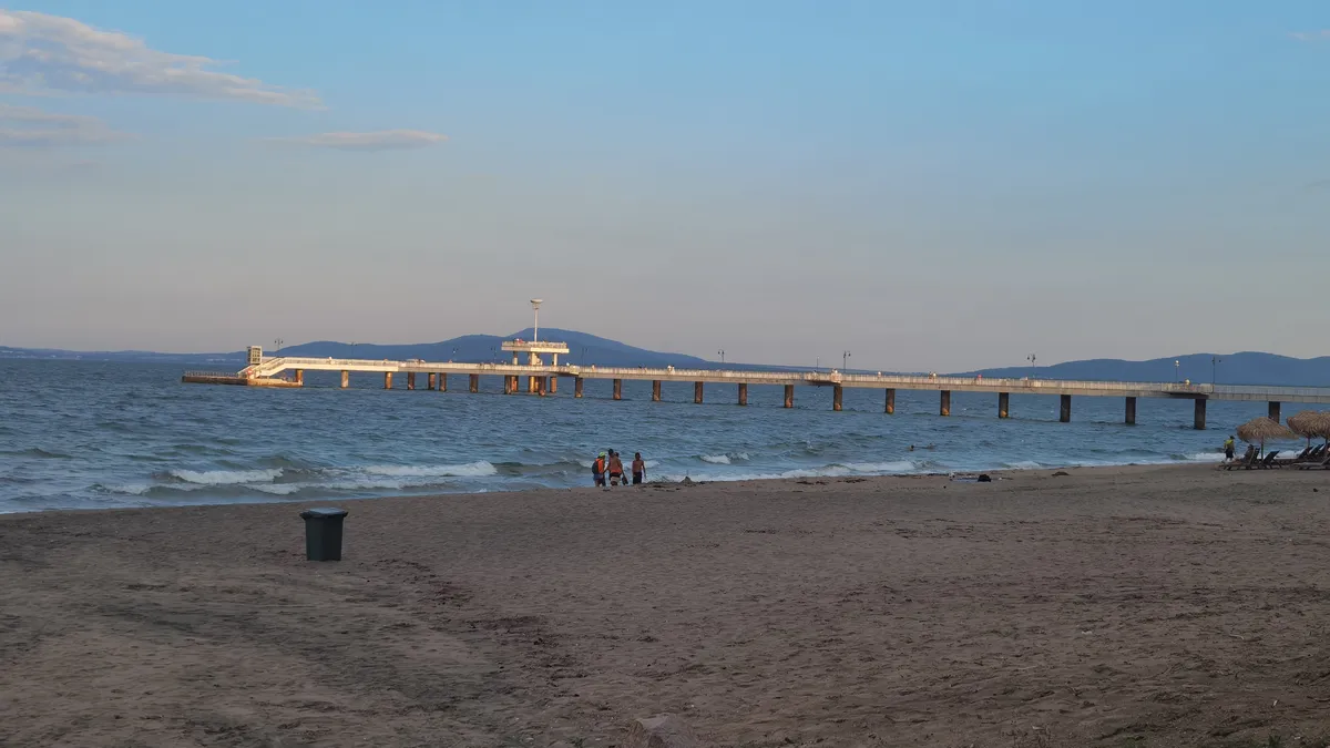 Очаква ни гореща събота, в Западна и Централна България са възможни и валежи