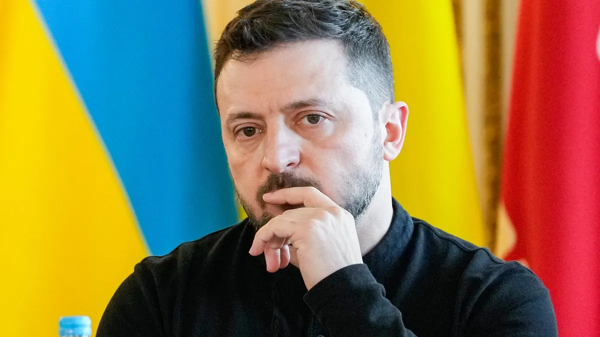 Одобрението на украинците за Зеленски скочи с 10% след сблъсъка с Тръмп