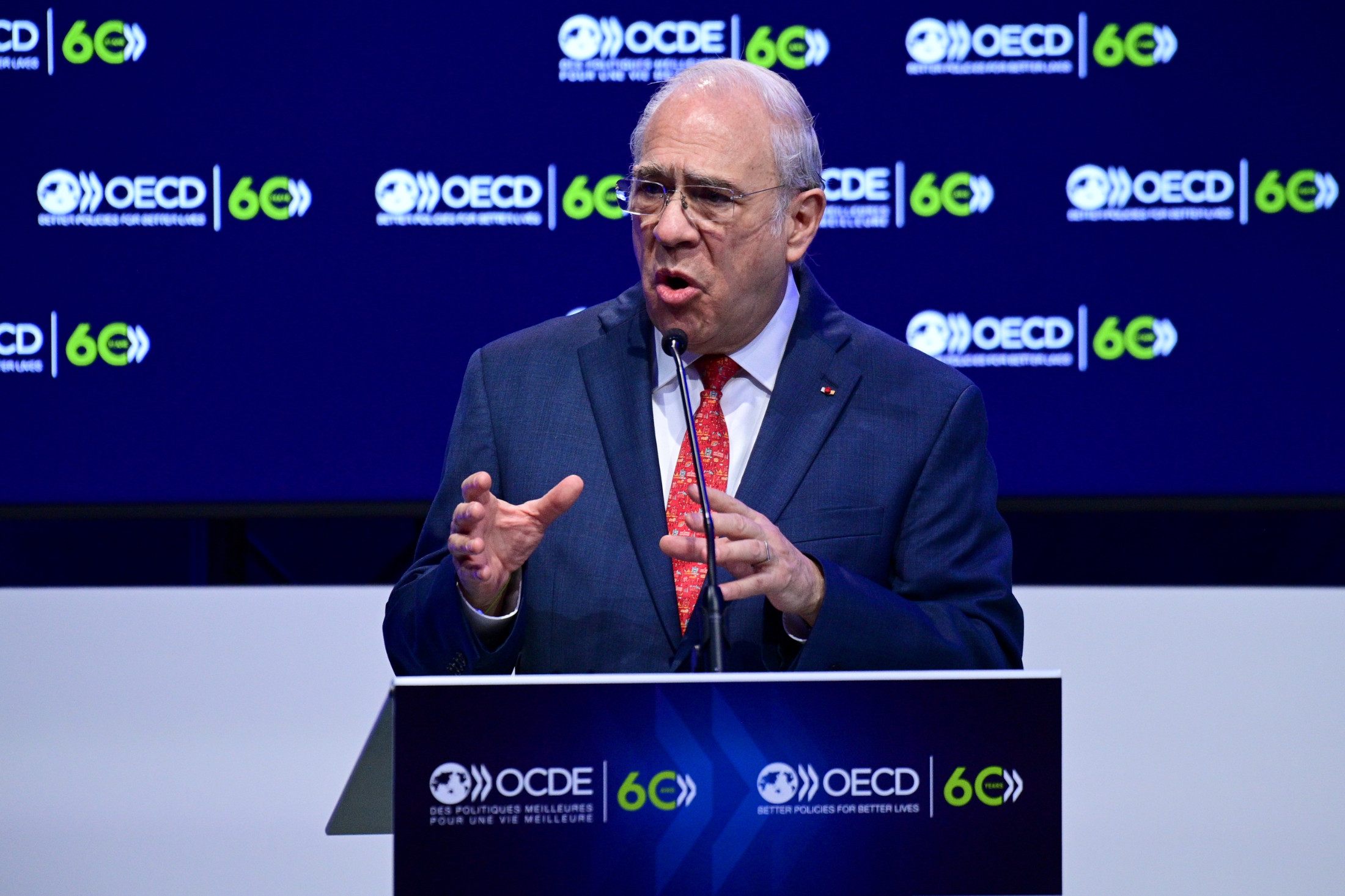 OECD projects world economy to grow 5.6% this year