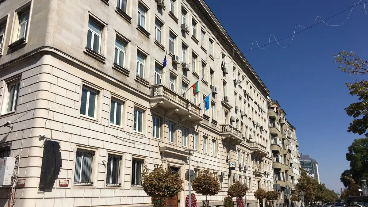 Окончателно: Увеличават заплатите в градския транспорт в София със задна дата