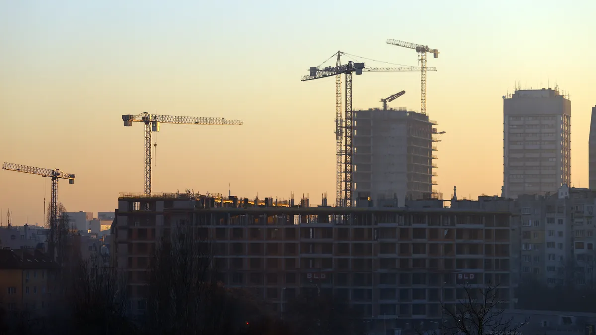 Опасно селфи: СДВР спаси 5 деца от кран в София, две се издирват 