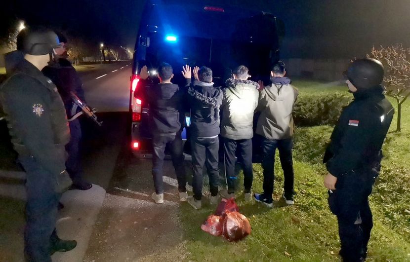 Полицията в Сърбия разби престъпна група за трафик на мигранти през България