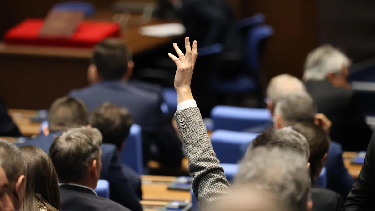 Осми опит за избор на председател на НС събира депутатите в петък