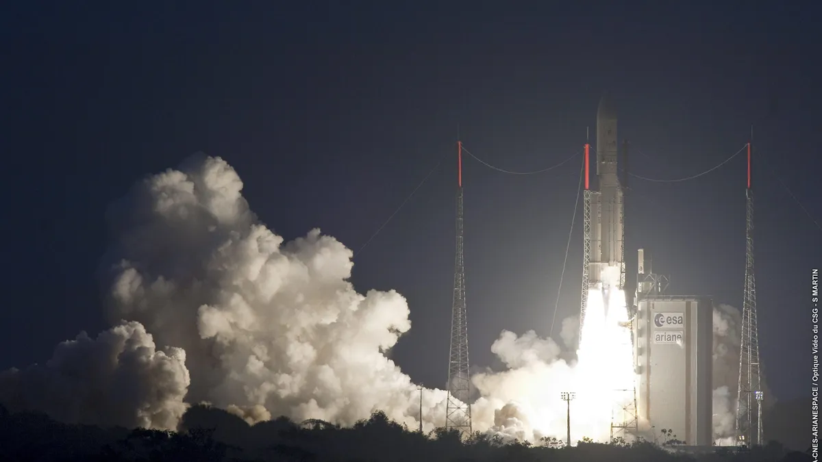 Откриха вероятната причина за унищожаването на спътника Intelsat 