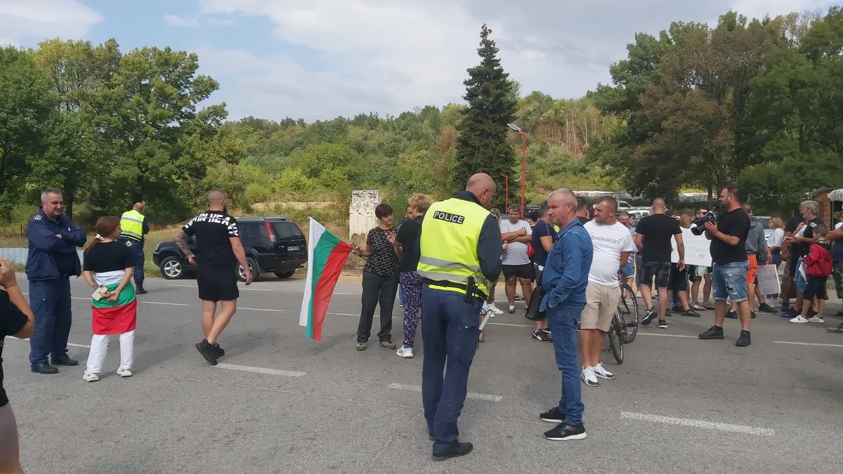Отново затвориха пътя за Рилския манастир заради безводието 