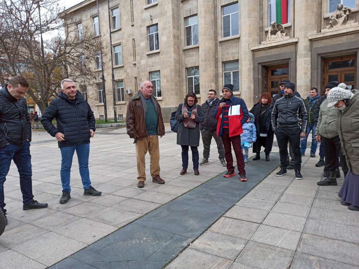 "Отровното трио": И най-дългият път тръгва с първата крачка