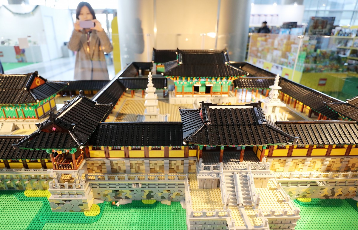 Пандемията стимулира бизнеса на Lego, отваря 120 нови магазина по света