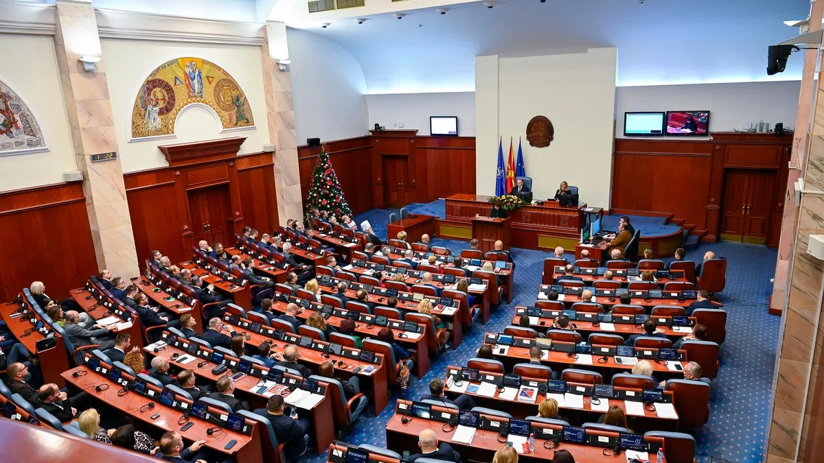 Парламентът на Северна Македония отхвърли искането на оставката на Стоилкович и Меджити 