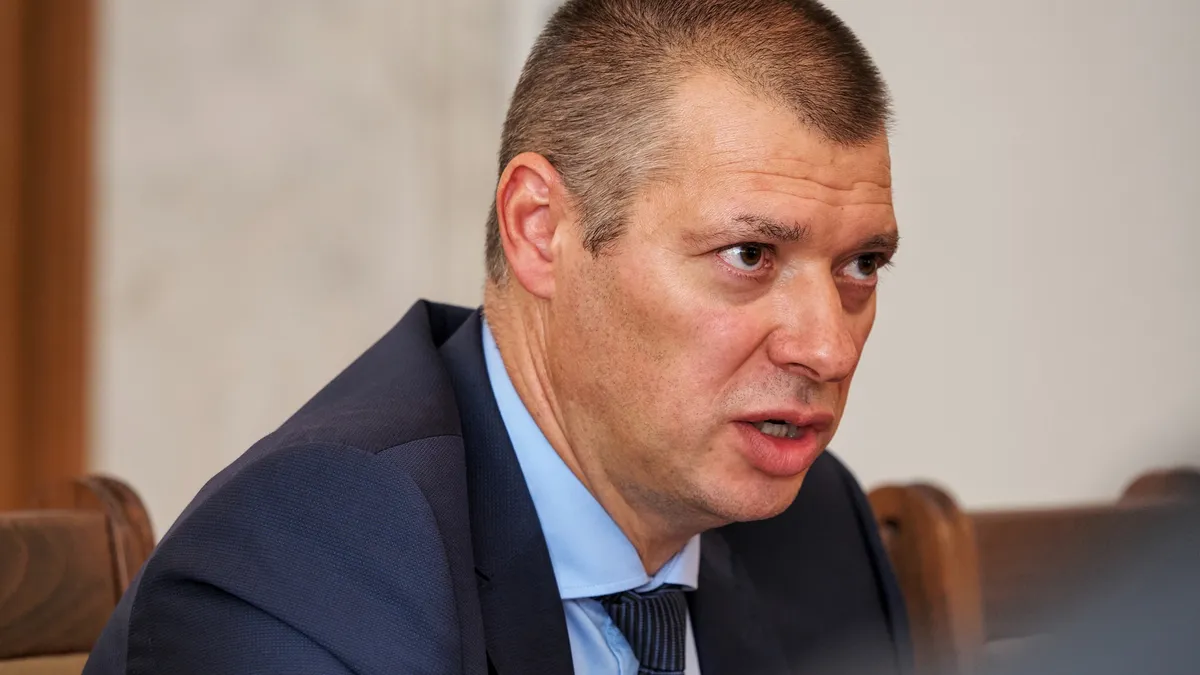 Парламентът решава за освобождаването на шефа на Антикорупционната комисия Антон Славчев