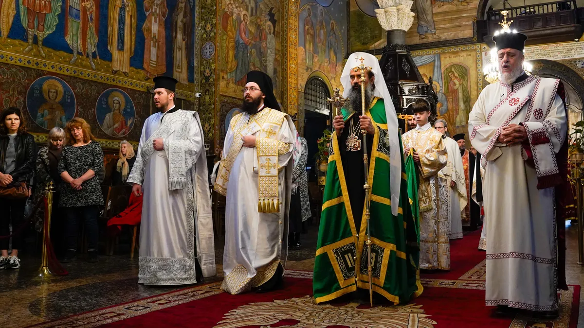 Патриарх Даниил отслужи Василиева св. Литургия за Велика Събота