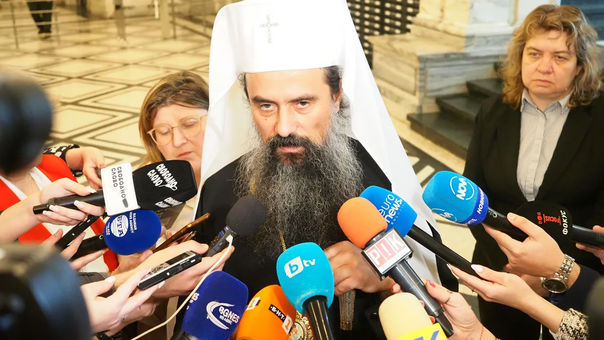 Патриарх Даниил за нестинарството: В църквата има далеч по-големи чудеса от това някой да ходи по огън