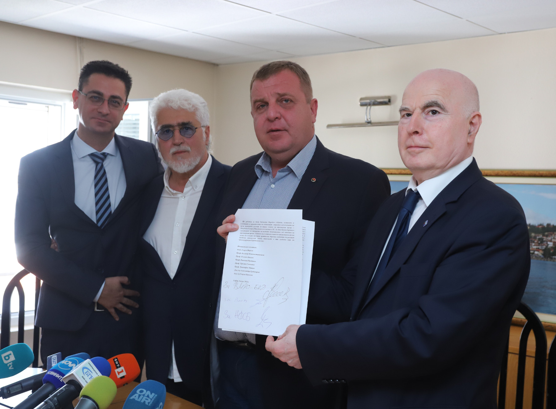 Българските патриоти подписаха публично Декларация на учени за РСМ