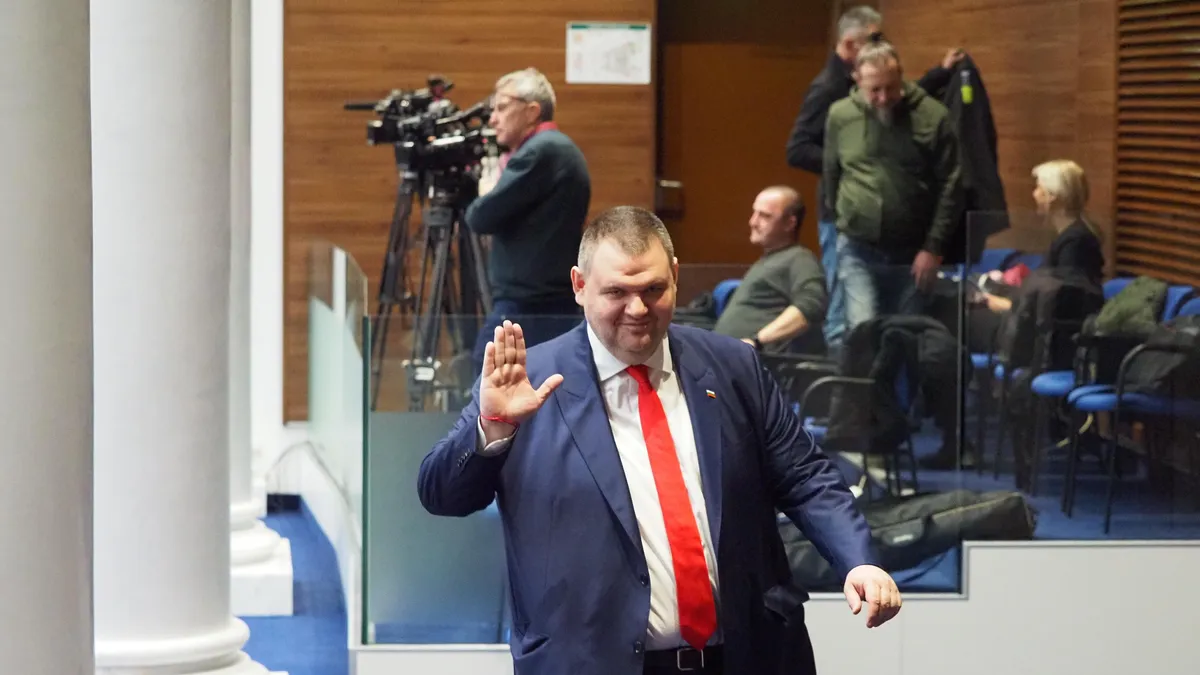 Пеевски: За пореден път президентът Радев нарушава Конституцията 