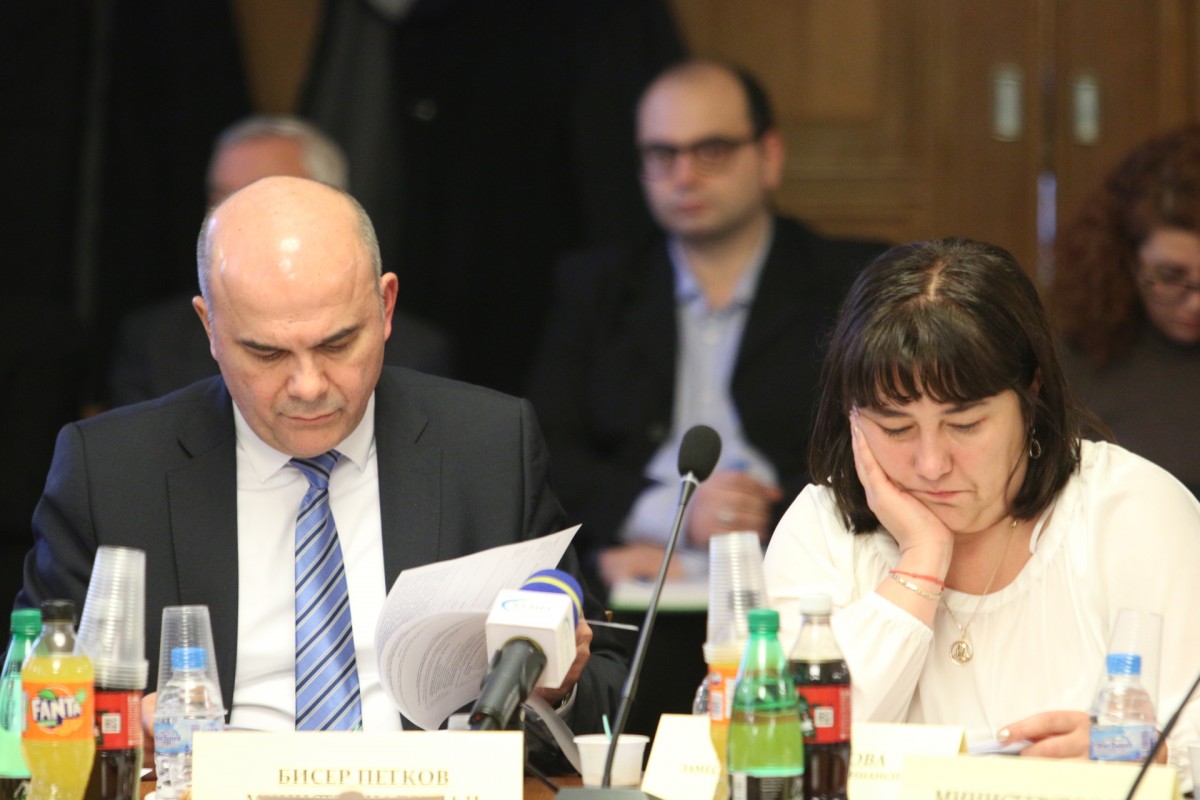 Петков: Не очаквам нов режим за плащане на болничните от януари