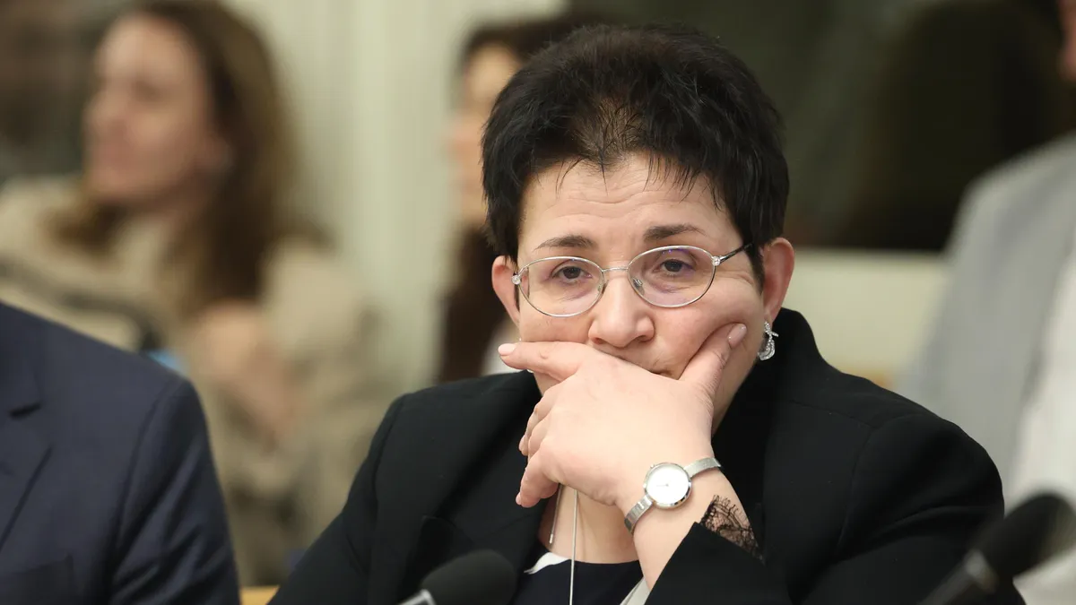 Петкова: Приходната и разходната част на Бюджет 2024 се отклонява с 11 млрд. лв. 