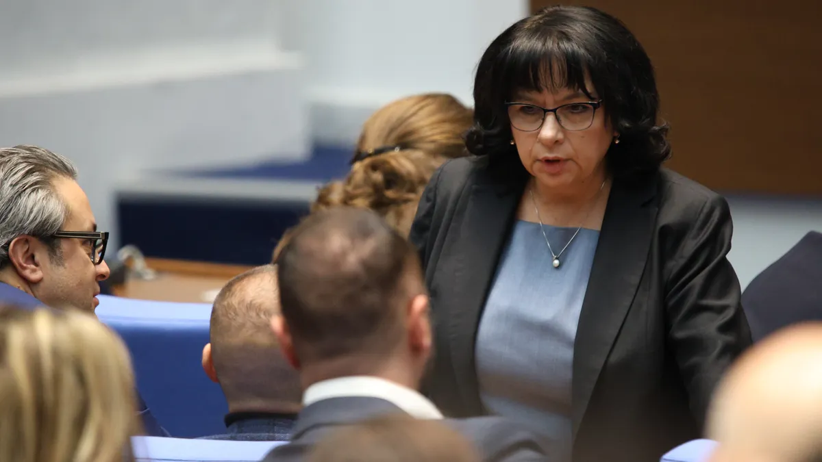 Петкова: Все още нямаме график за преговорите с партиите
