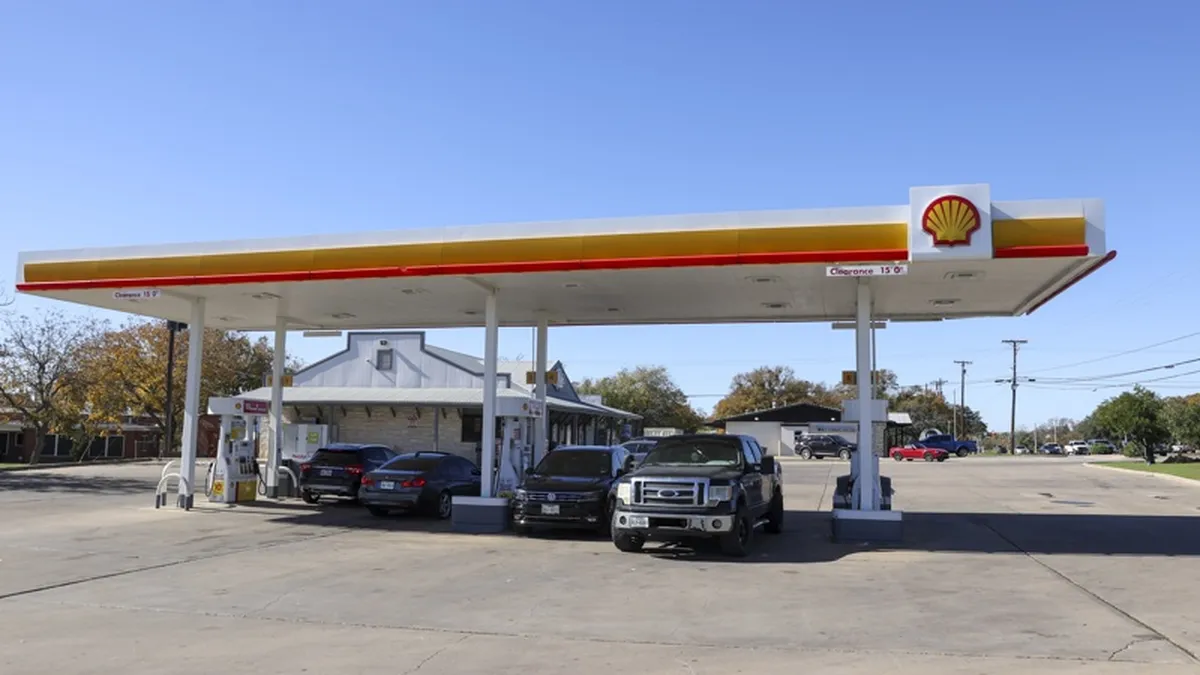 Петролният гигант Shell ще съкрати стотици работни места