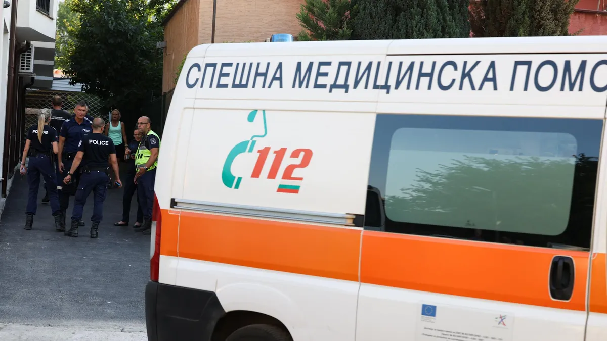 Пиян мъж нападна два екипа на Спешна помощ в Бургас, има ранени