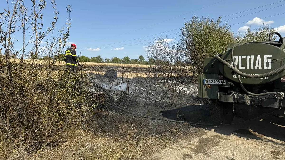 Пожар изпепели храсти край Военния университет във Велико Търново