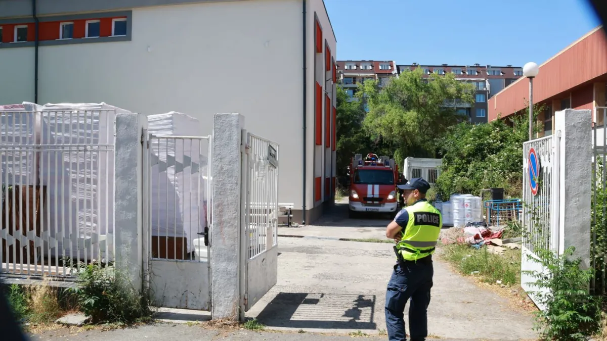 Пожар избухна в спортната зала до стадион „Лазур" в Бургас 