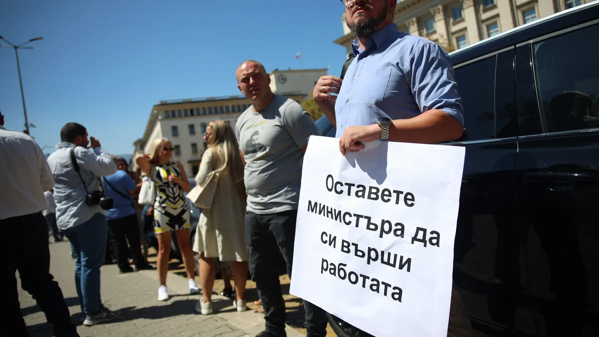 Покрепа в обедната почивка: Полицаи застанаха зад Калин Стоянов, БОЕЦ възрази