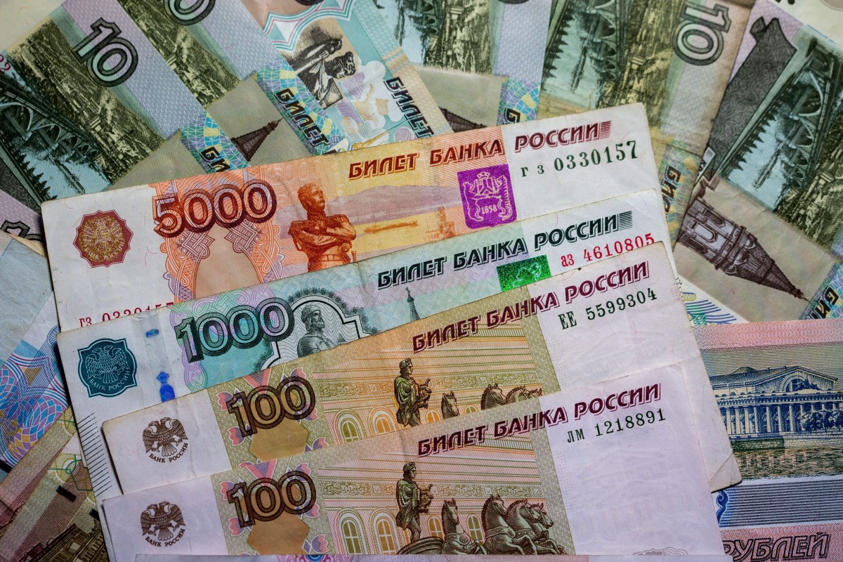 Полицай се опита да изяде взетия подкуп