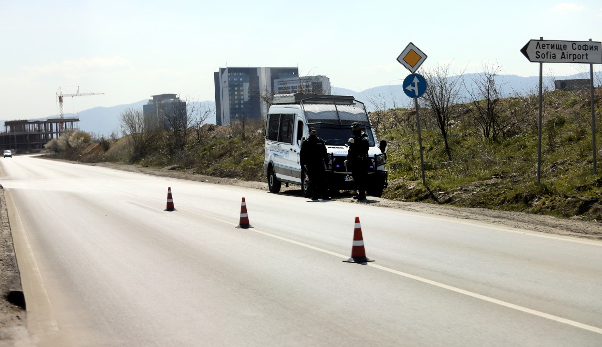 Полицейски КПП-та в няколко столични квартала заради коронавируса
