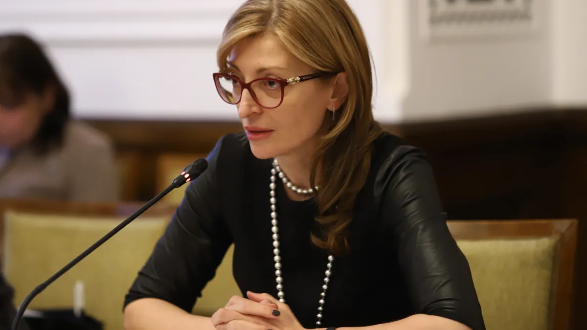 „Политико“: Екатерина Захариева е сигурният избор на Фон дер Лайен за български еврокомисар 