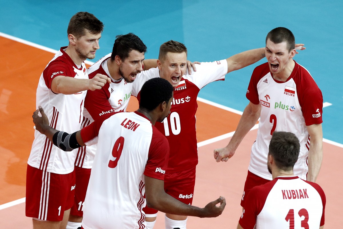 Полша ликува с бронзовите медали на Европейското по волейбол