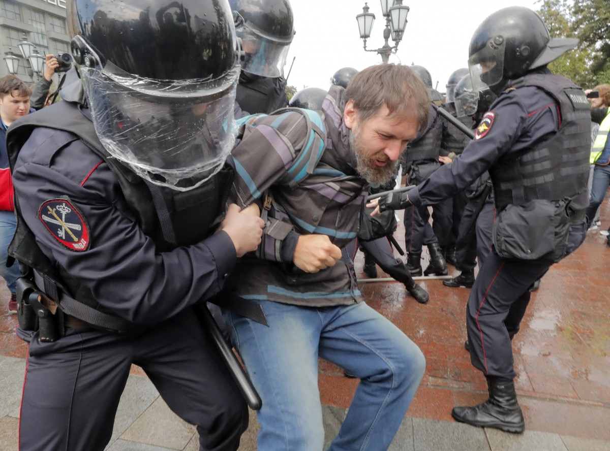 Поне 600 арестувани при протестите в Москва