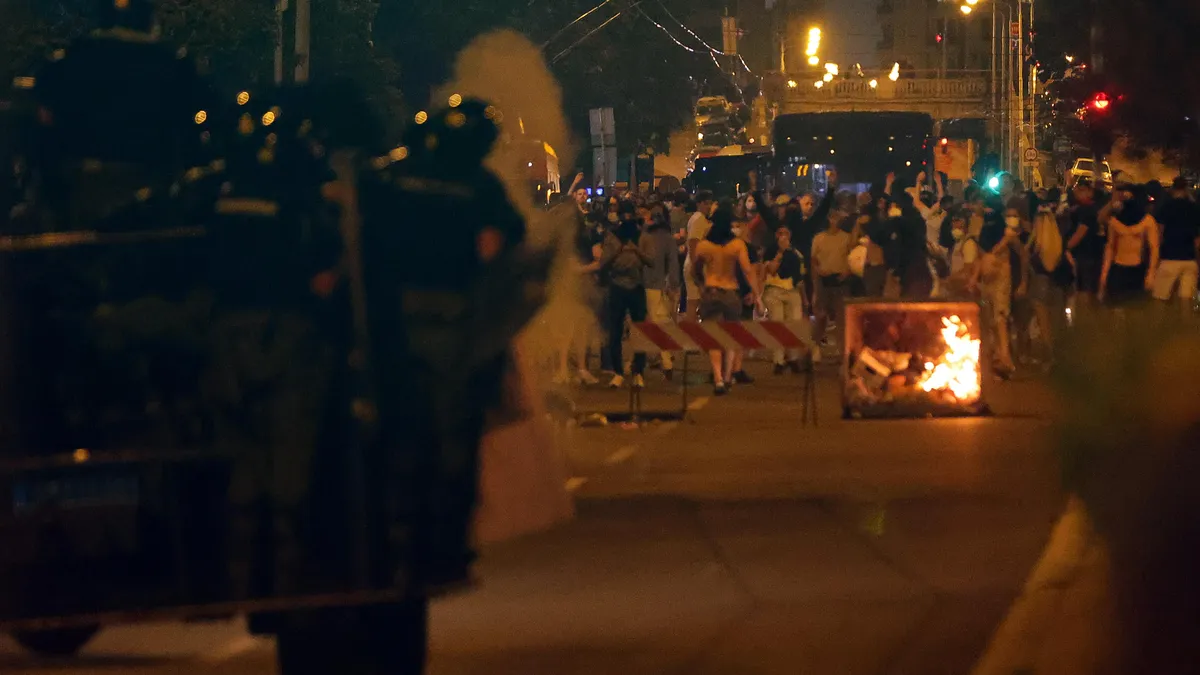 Поредна вечер на протести в цяла Сърбия