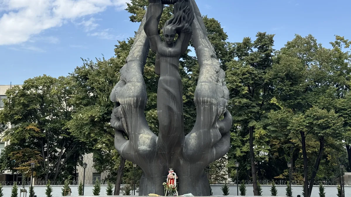 Поривът на българите за свобода, събран в 12-метровия Паметник на Съединението в Пловдив