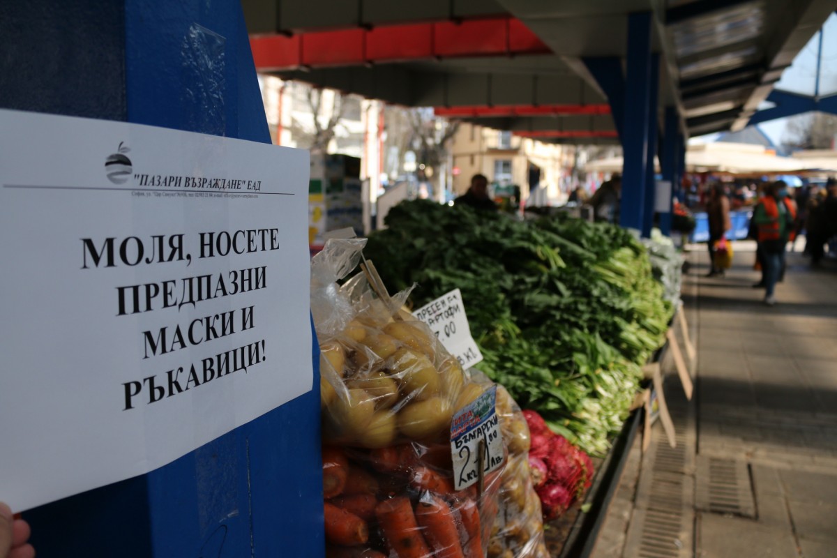 Последен ден за зеленчук от пазара преди Великден