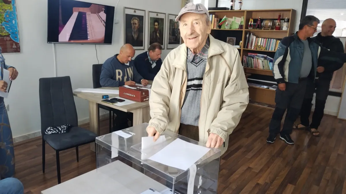 Потомците на братя Миладинови гласуваха на парламентарните избори в Охрид