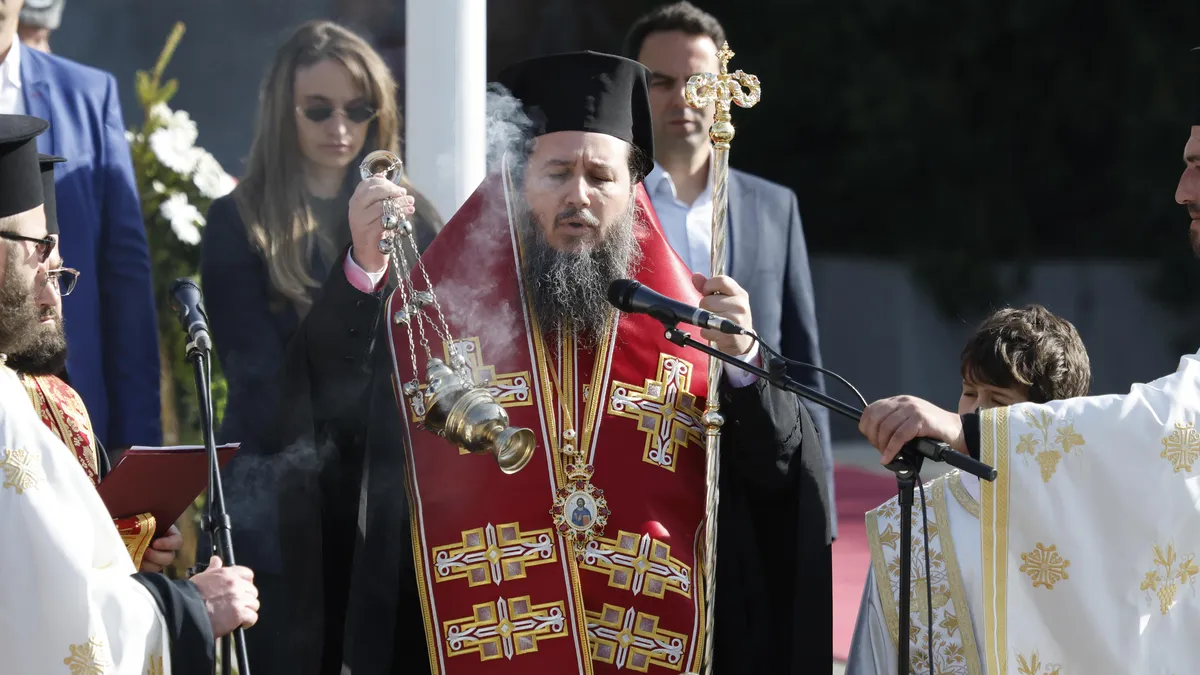 Празничен водосвет освети българските бойните знамена и знамената-светини