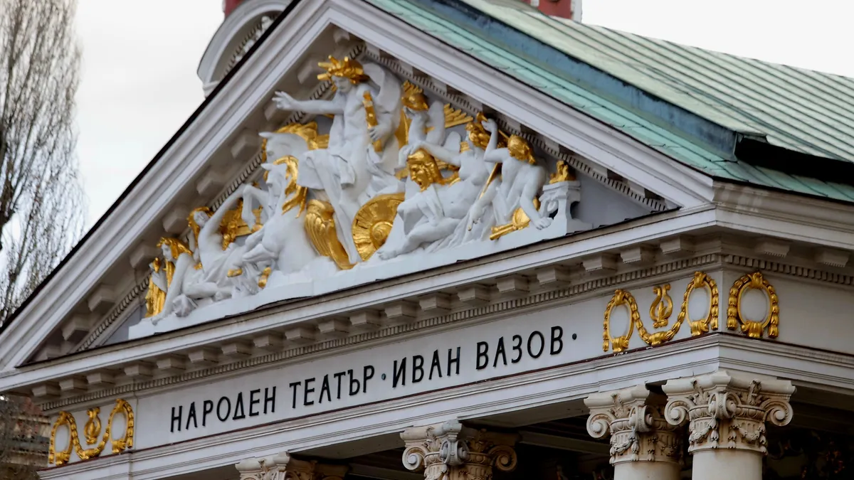 Предколедният фестивал в Габрово завършва със „Съзвездия“ на Народния театър