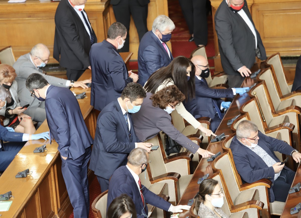 Предложения между двете четения пренаписват Закона за здравето