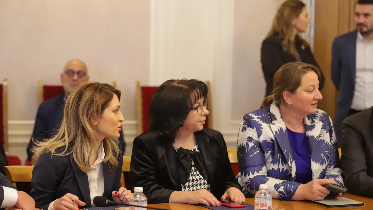 Преговори за кабинет: ГЕРБ чака ДПС, ПП-ДБ и "Възраждане" още днес