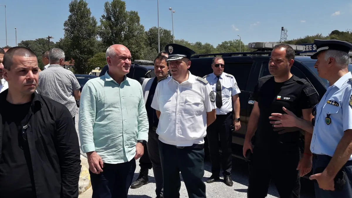 Премиерът Главчев провери тапите на ГКПП Кулата-Промахон