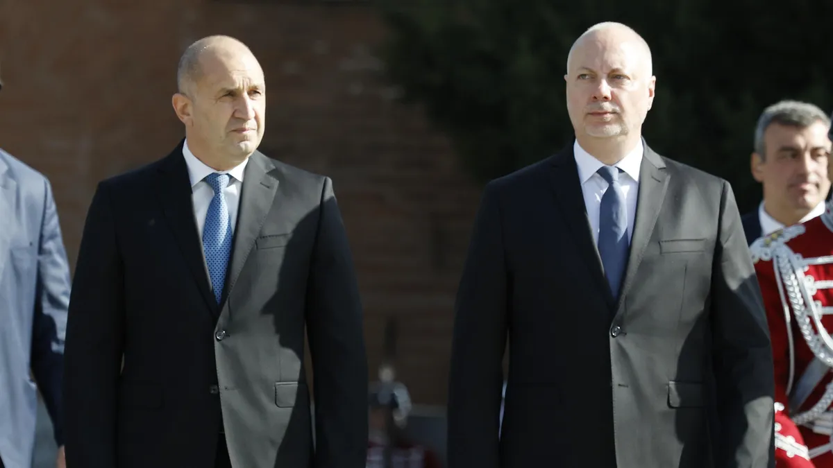 Премиерът Желязков и президентът Радев поздравиха папа Лъв XIV