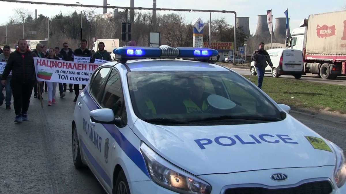 Превозвачи от няколко града вдигнаха протест срещу тол системата