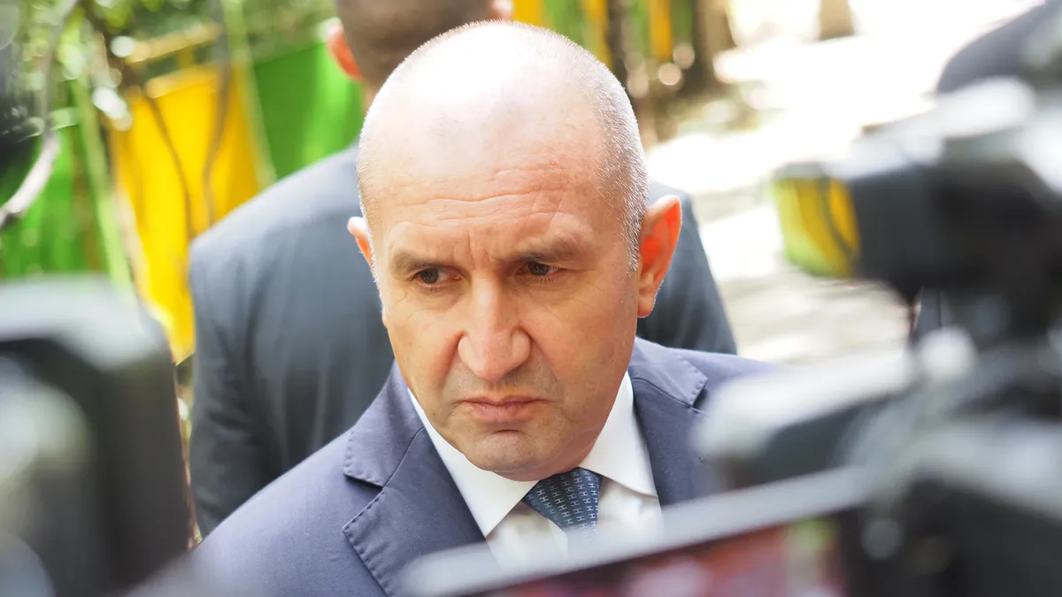 Президентът Румен Радев към журналисти за авиокатастрофата в Граф Игнатиево: Не ми задавайте тъпи въпроси!