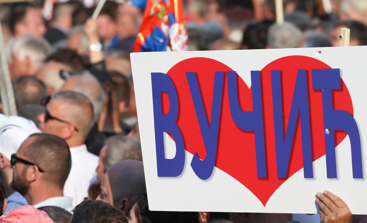 Президентът Вучич организира митинг в своя подкрепа